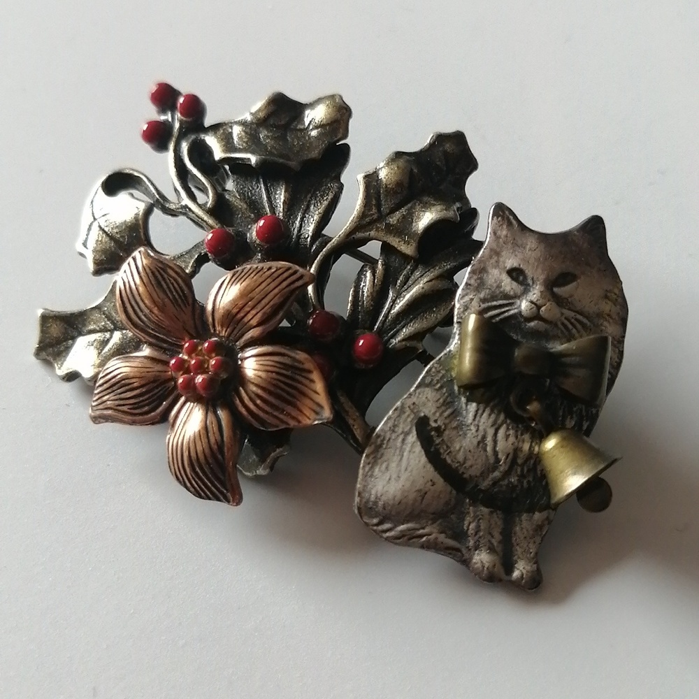 Vintage KC Kennett Cole Brooch Festive Cat Holly Christmas Pin Unisex